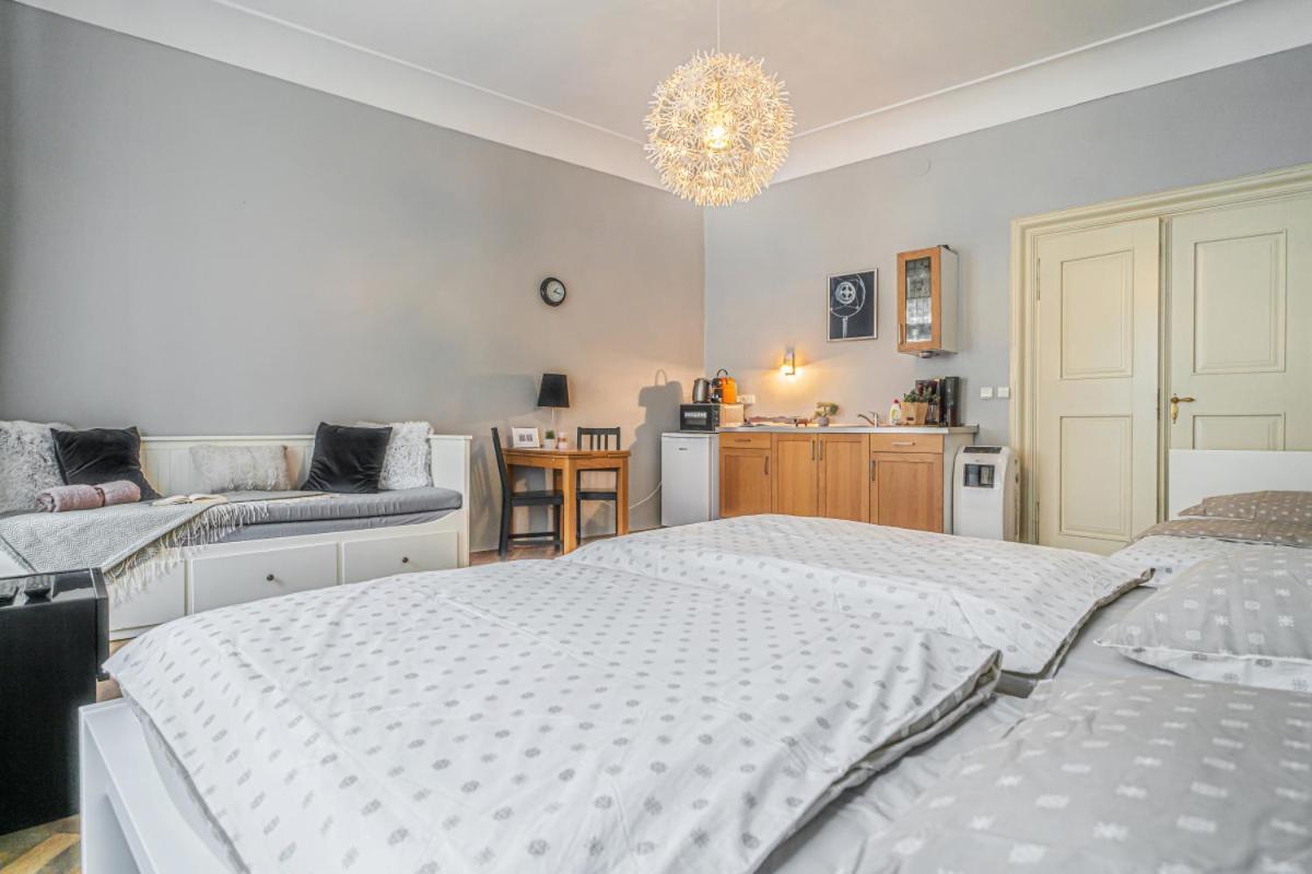 Bright Studio Close To Charles Bridge And Prague Castle Apartment Exterior photo